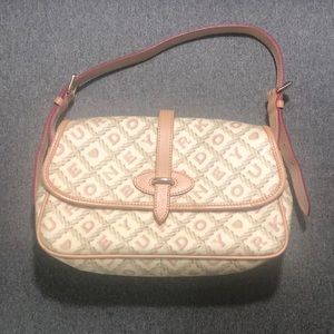 Dooney & Bourke logo shoulder bag!